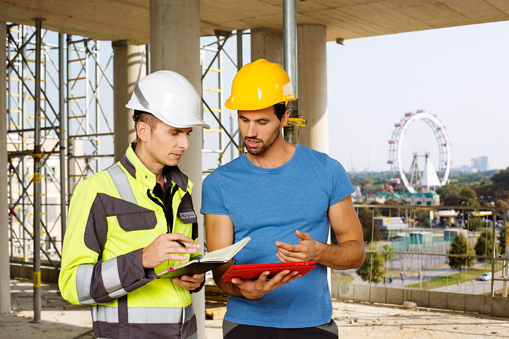 Personen mit Schutzausrüstung