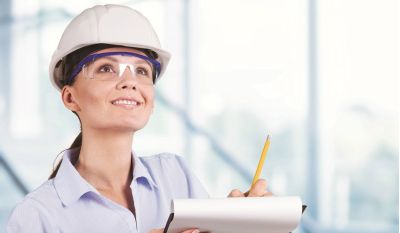 SVP Frau mit Schutzhelm